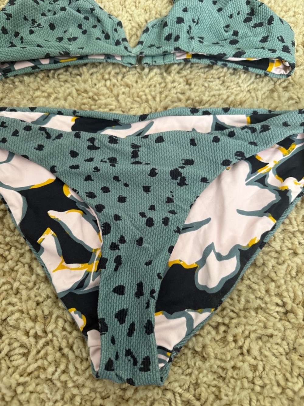 Green and Black Speckled Bikini Set with Pink Floral Lining - Picture 2 of 3